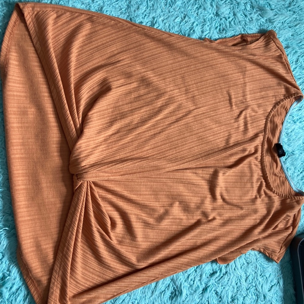 W5 orange knotted tshirt size L